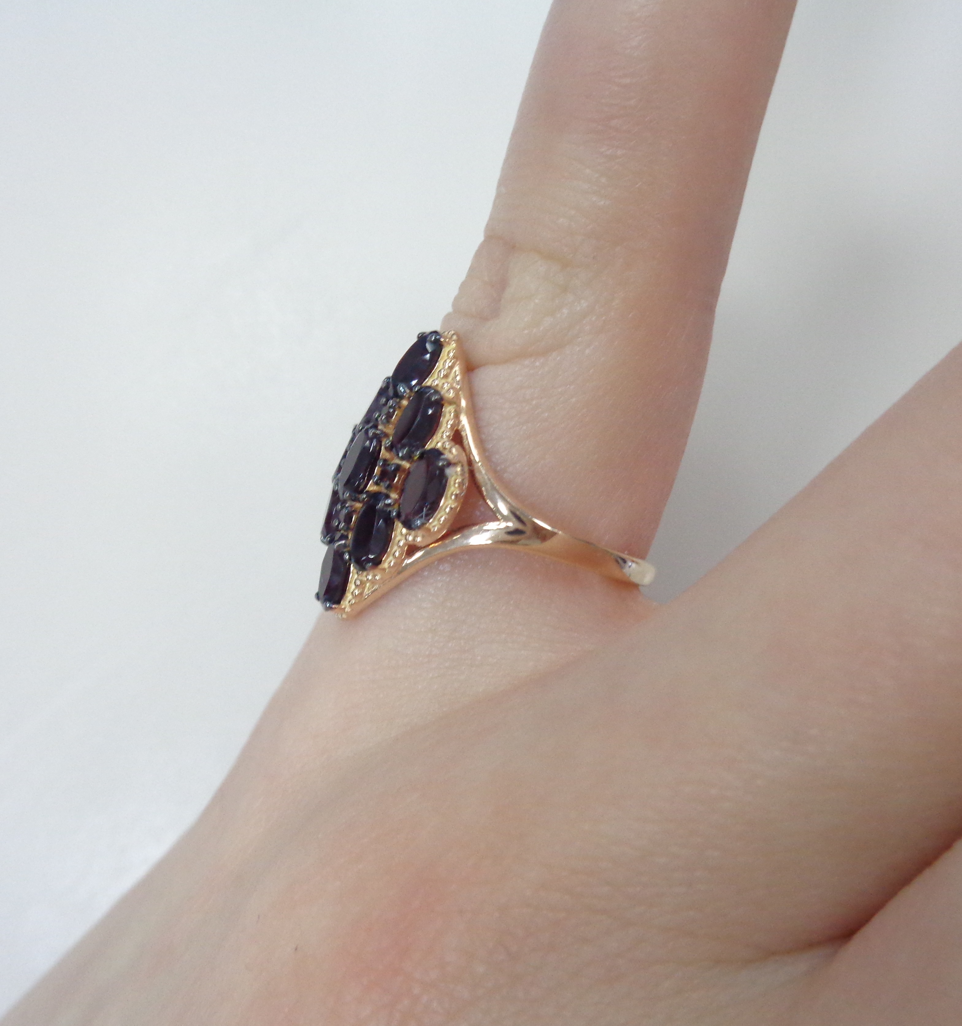 Серебряное кольцо с чешскими гранатами